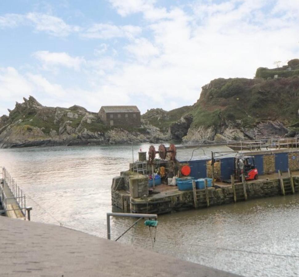 Spindrift Is A Beautiful Newly Refurbished Three Bedroom Private Family House Located On The Old Harbour And The Coastal Path In The Heart Of Beautiful Polperro Luaran gambar